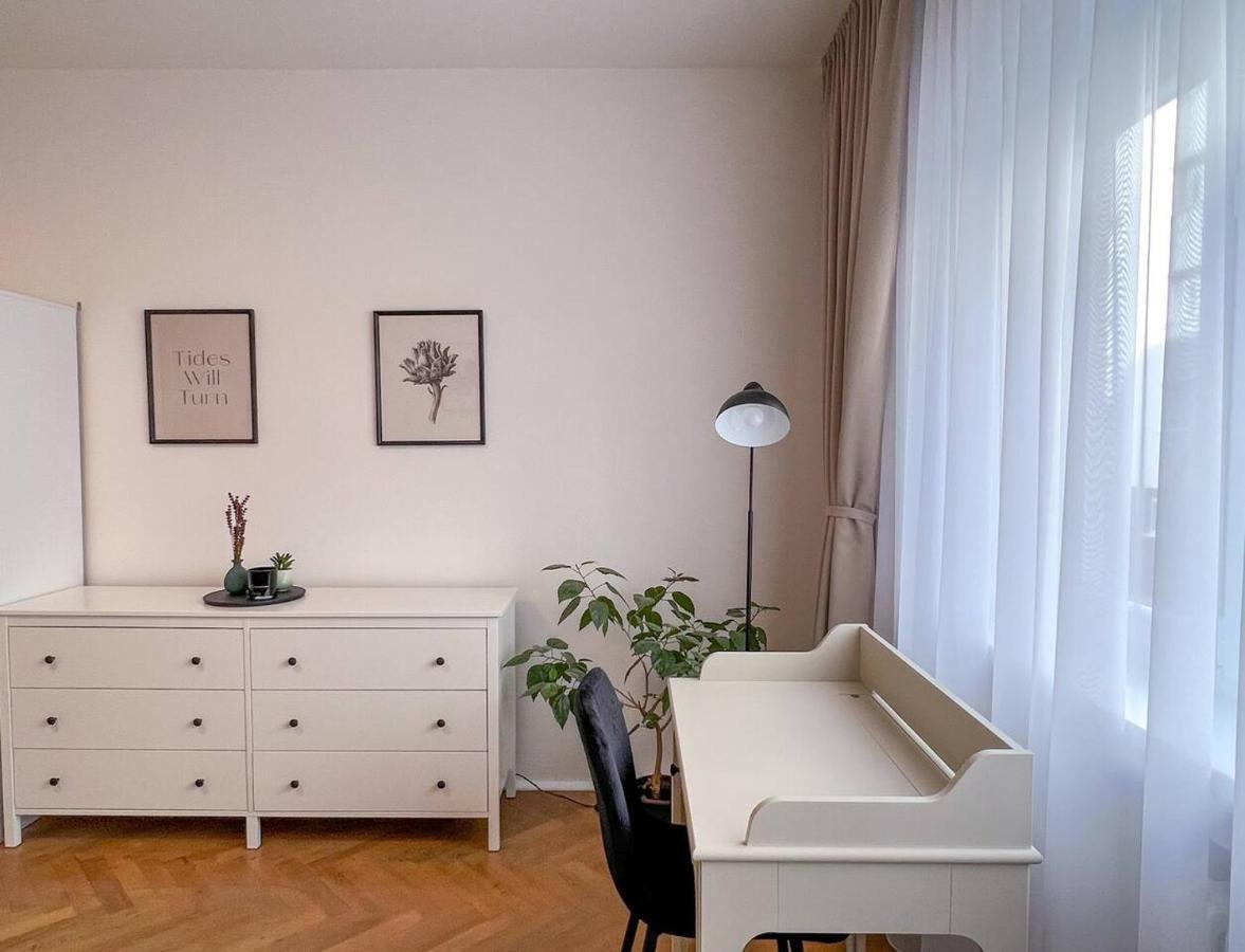 96M2 Of Comfort And Style: 4Bd Apartment In Old Town Μπρατισλάβα Εξωτερικό φωτογραφία