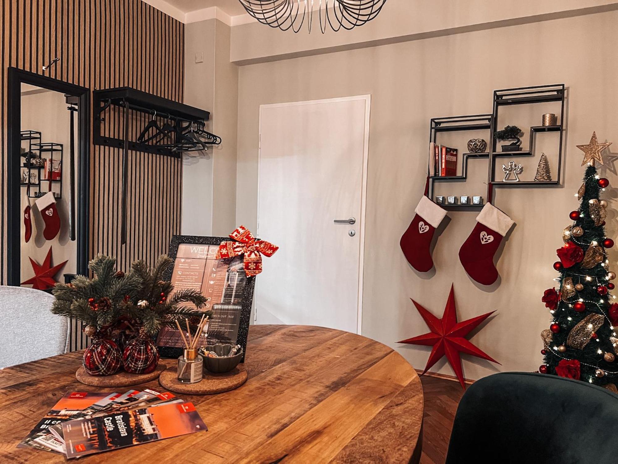 96M2 Of Comfort And Style: 4Bd Apartment In Old Town Μπρατισλάβα Εξωτερικό φωτογραφία